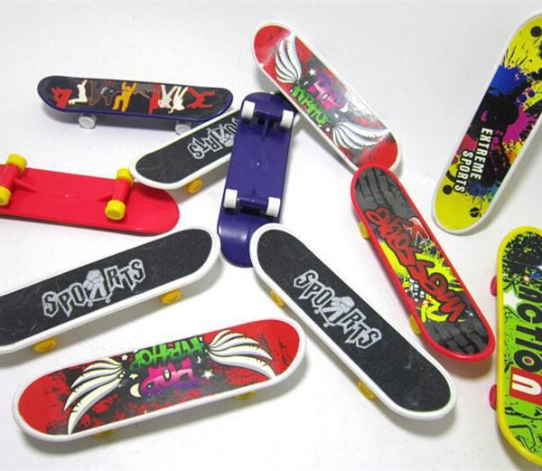 finger skateboard toy